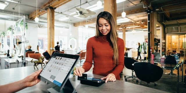 Turn Online Shoppers Into Recurring Customers Turn Online Shoppers Into Recurring Customers